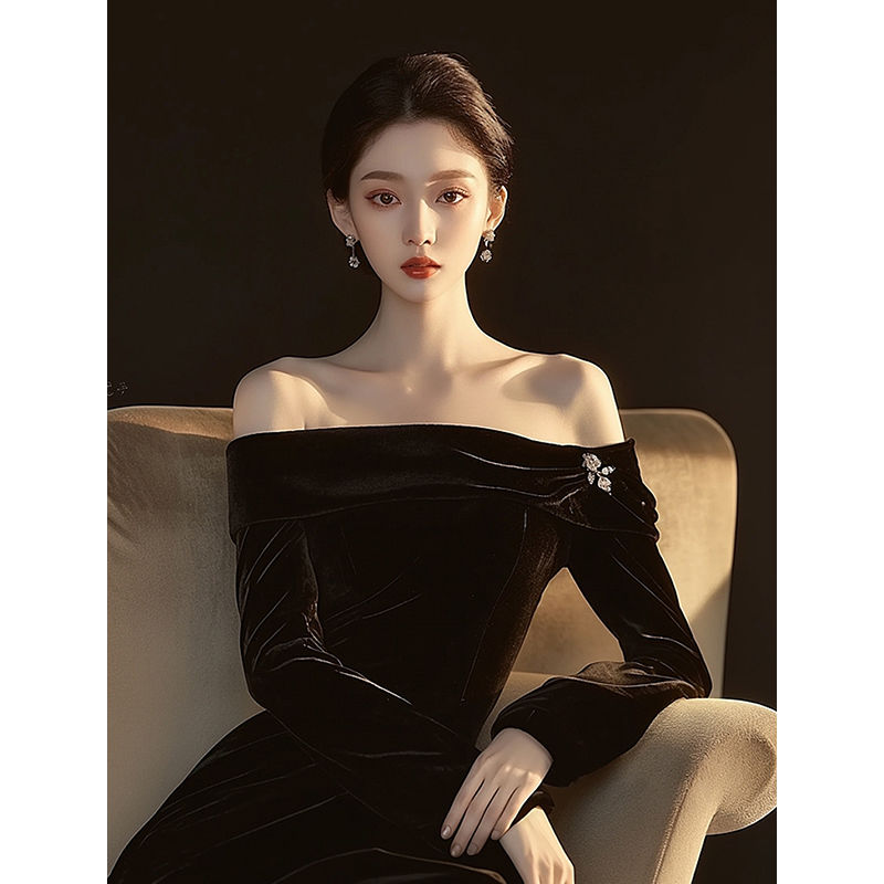 黑色一字肩丝绒连衣裙女