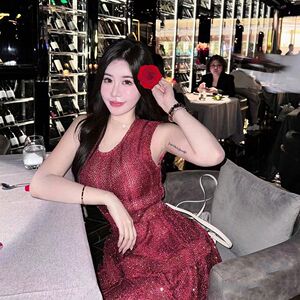 当天发【满天星】法式高级感气质短款收腰显瘦圆领无袖连衣裙女装