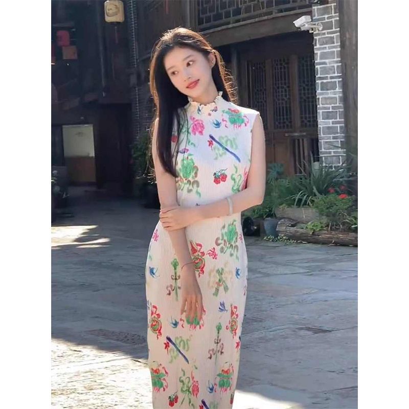 三宅褶皱旗袍改良年轻款少女高级感日常可穿海边度假碎花连衣裙女