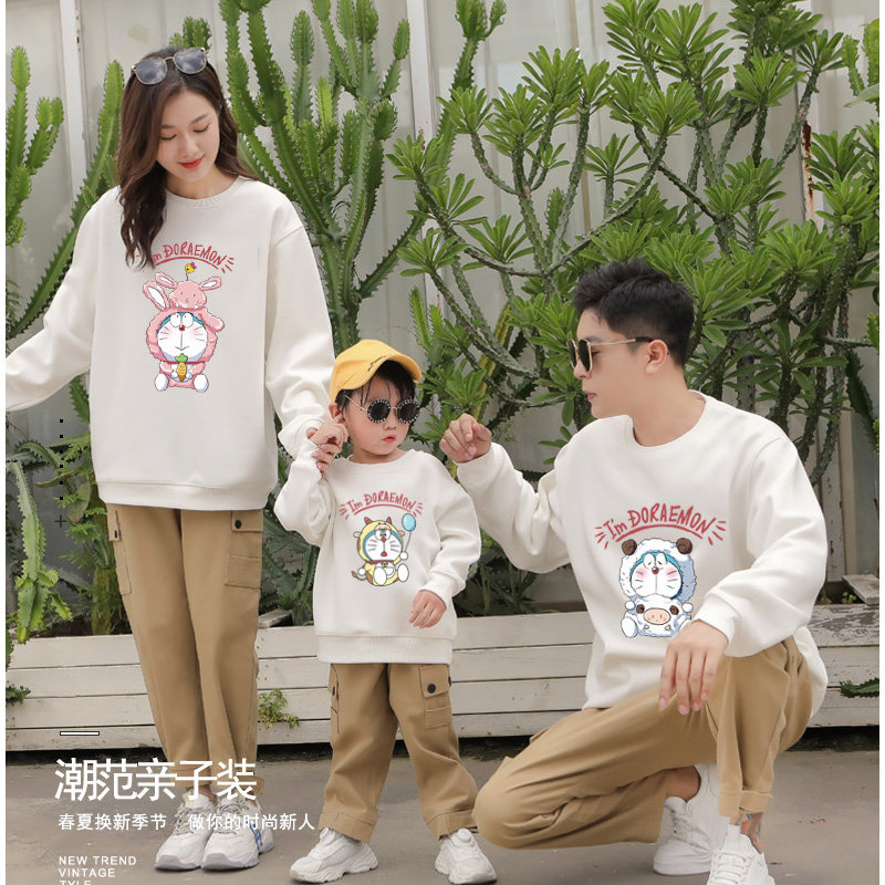 亲子装一家三口圆领卫衣炸街超火2026新款秋冬母女母子不一样上衣