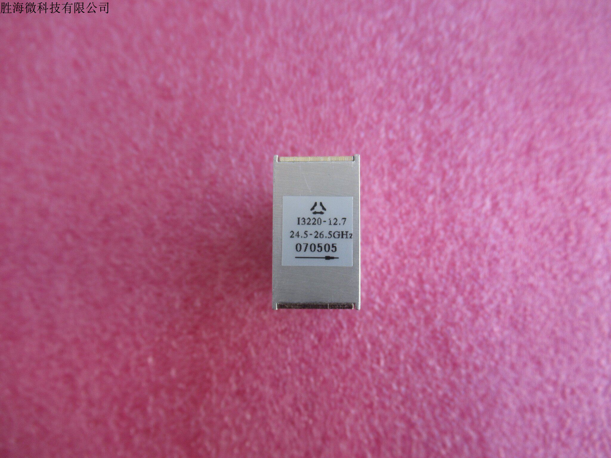 7 24.5-26.5ghz 隔离度典型20db 射频微波波导隔离器