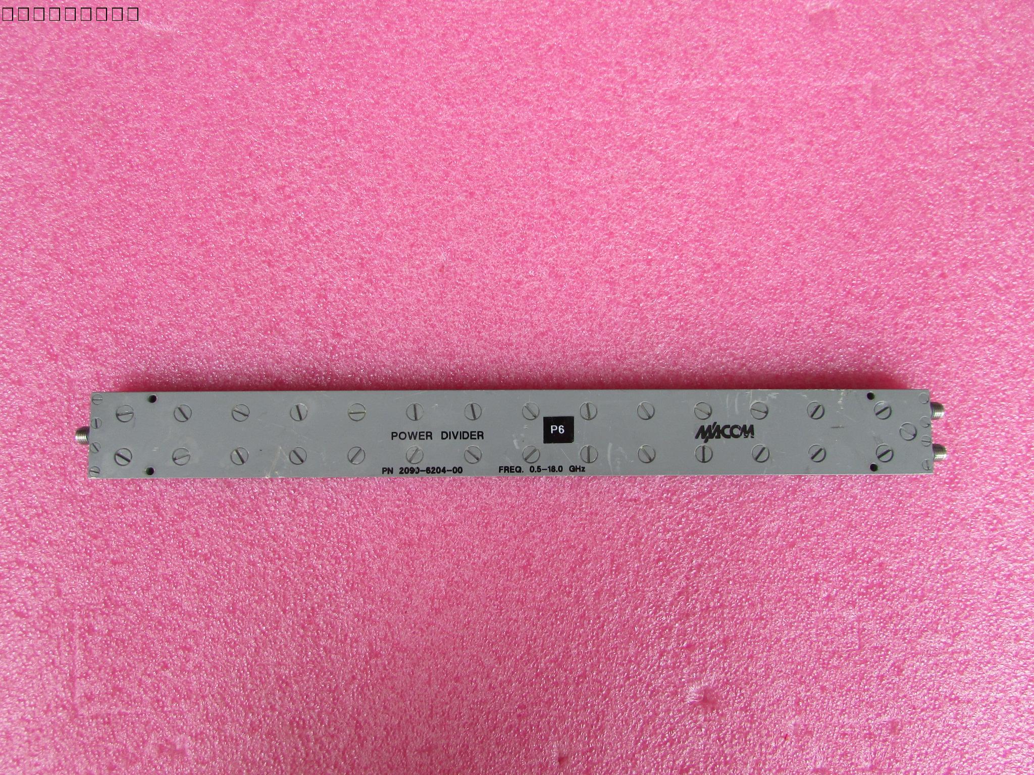M/A-COM 2090-6204-00  0.5-18GHz 80W SMA 一分二高频 射频微波同轴功分器 质量包好，发货前都会测试好才发货，请放心购买。 品牌：M/A-COM  型号：2090-6204-00 分路：2 - Way   频率范围：0.5-18GHz 隔离度：＞26 dB 连接器