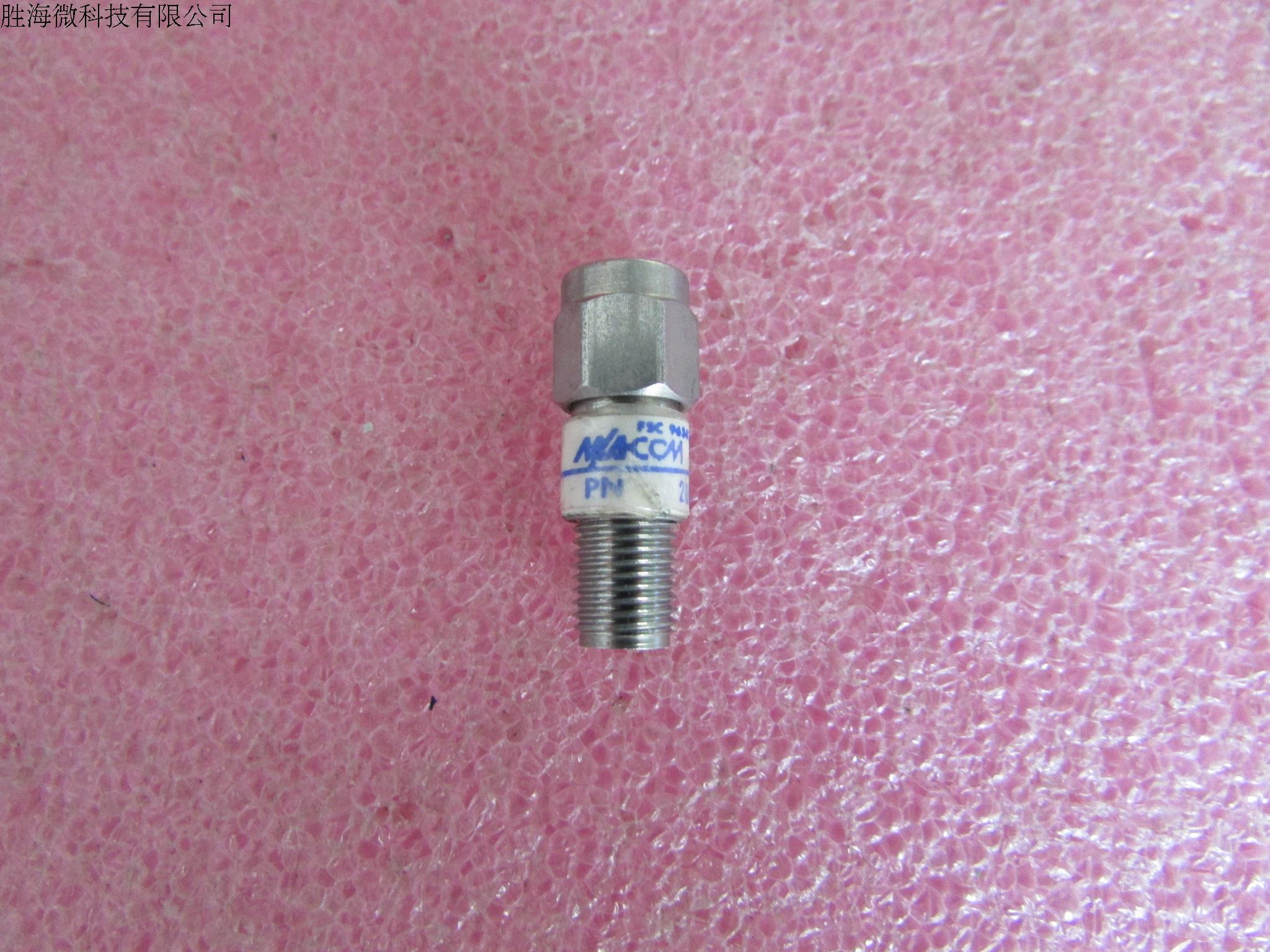 M/A-COM进口  10dB DC-18GHz 2W SMA RF 射频微波同轴固定衰减器 质量包好，包能用  可提供详细测试图  成色好 衰  减  量: 10dB 频      率：DC-18GHz  接       头：SMA公-SMA母   功       率：2W