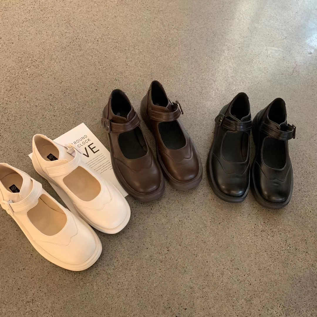 レトロなロリタ学院の風の一字は超繊維の柔らかい皮の彫刻のゴムの底を持って春の低帮靴の単靴の女性を手伝います