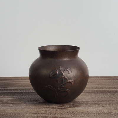 中古日本回流手打铜锤花卉浮雕茶室居家插花可做茶具建水文房雅物