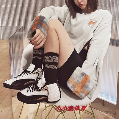 nike女子中帮黑白金篮球鞋