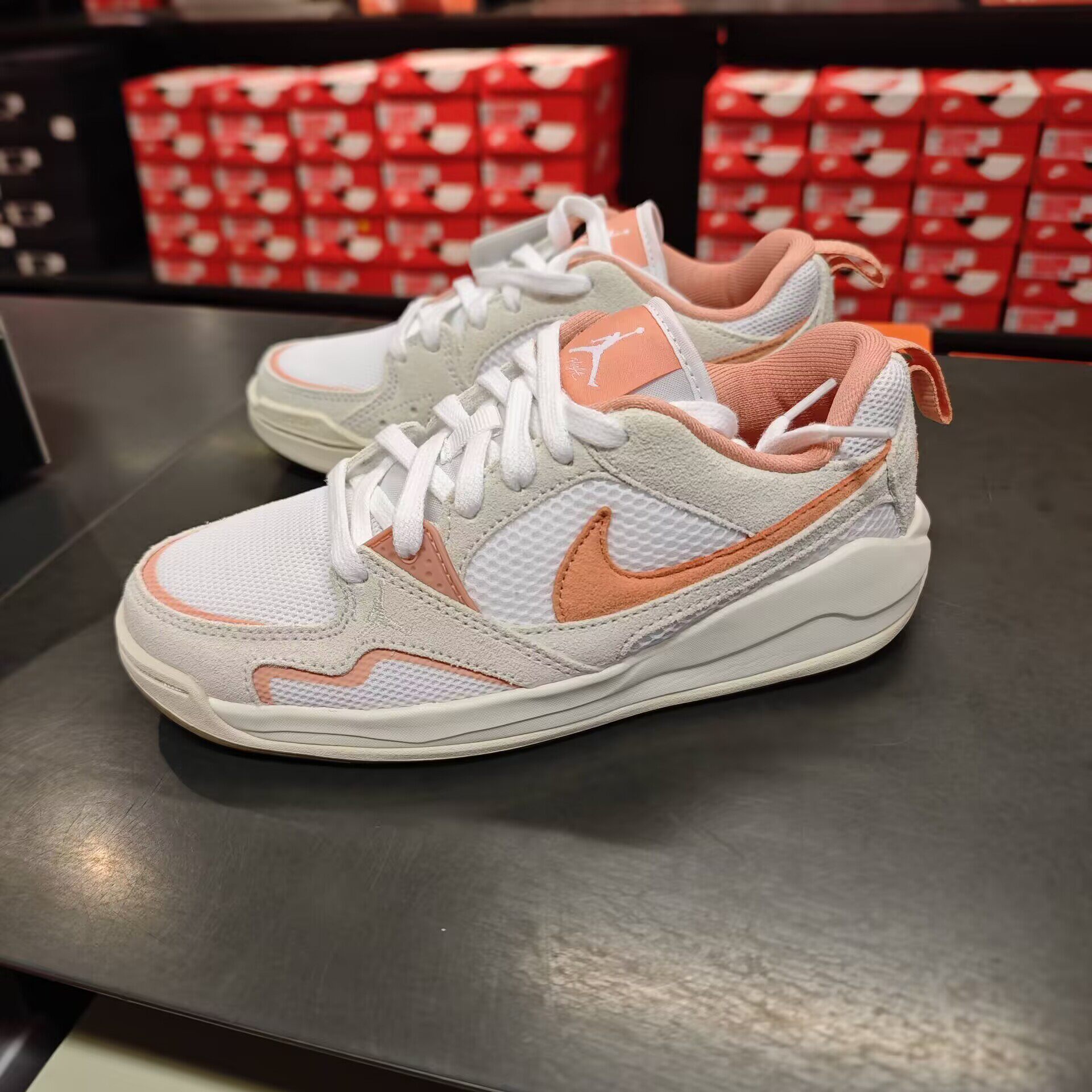 Nike/耐克JORDAN CMFT ERA女子运动篮球舒释休闲鞋HJ6778-108