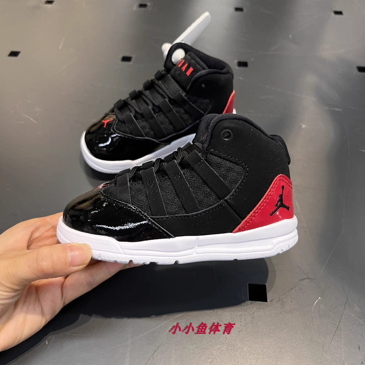 NIKE儿童中帮篮球鞋耐磨