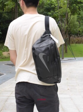 耐克NIKE休闲运动腰包男女胸包王一博同款大斜挎单肩包DB4697-010