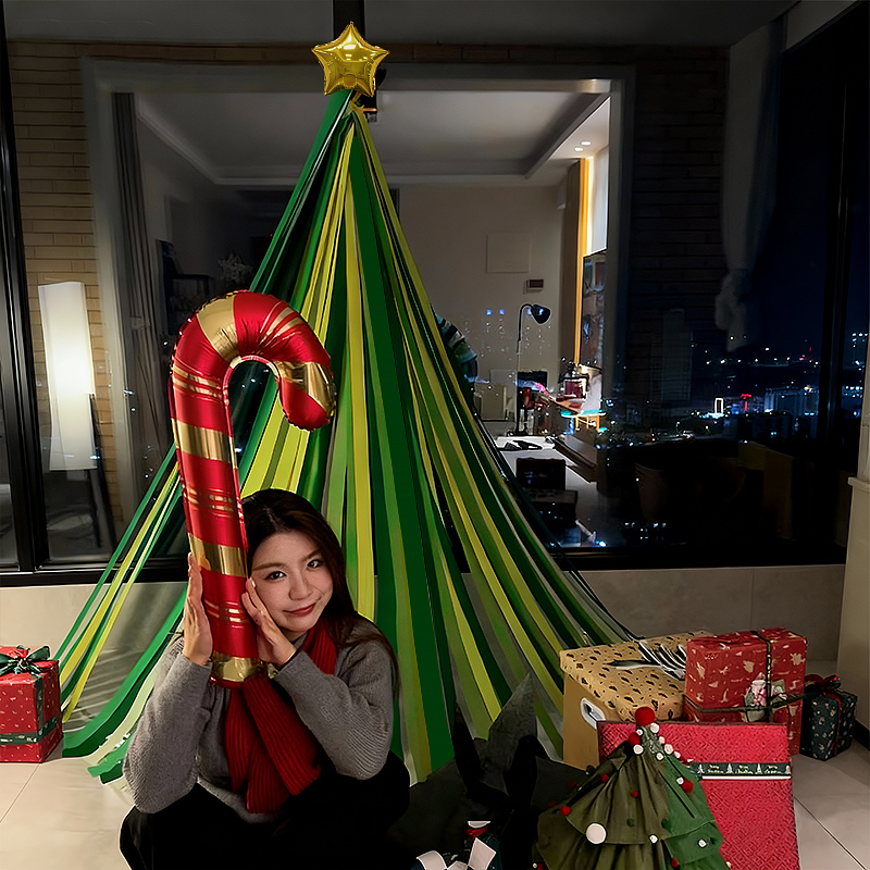 圣诞节氛围布置圣诞树装饰品褶皱纸落地室内装扮派对场景拍照道具