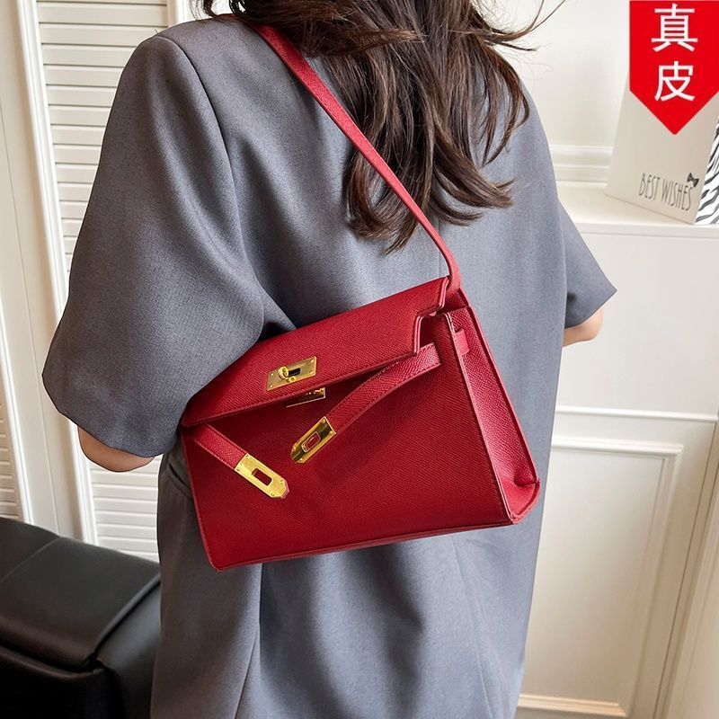 包轻潮单肩公主慵懒2026女新款宽带高级女包斜挎包风感斜跨奢小方