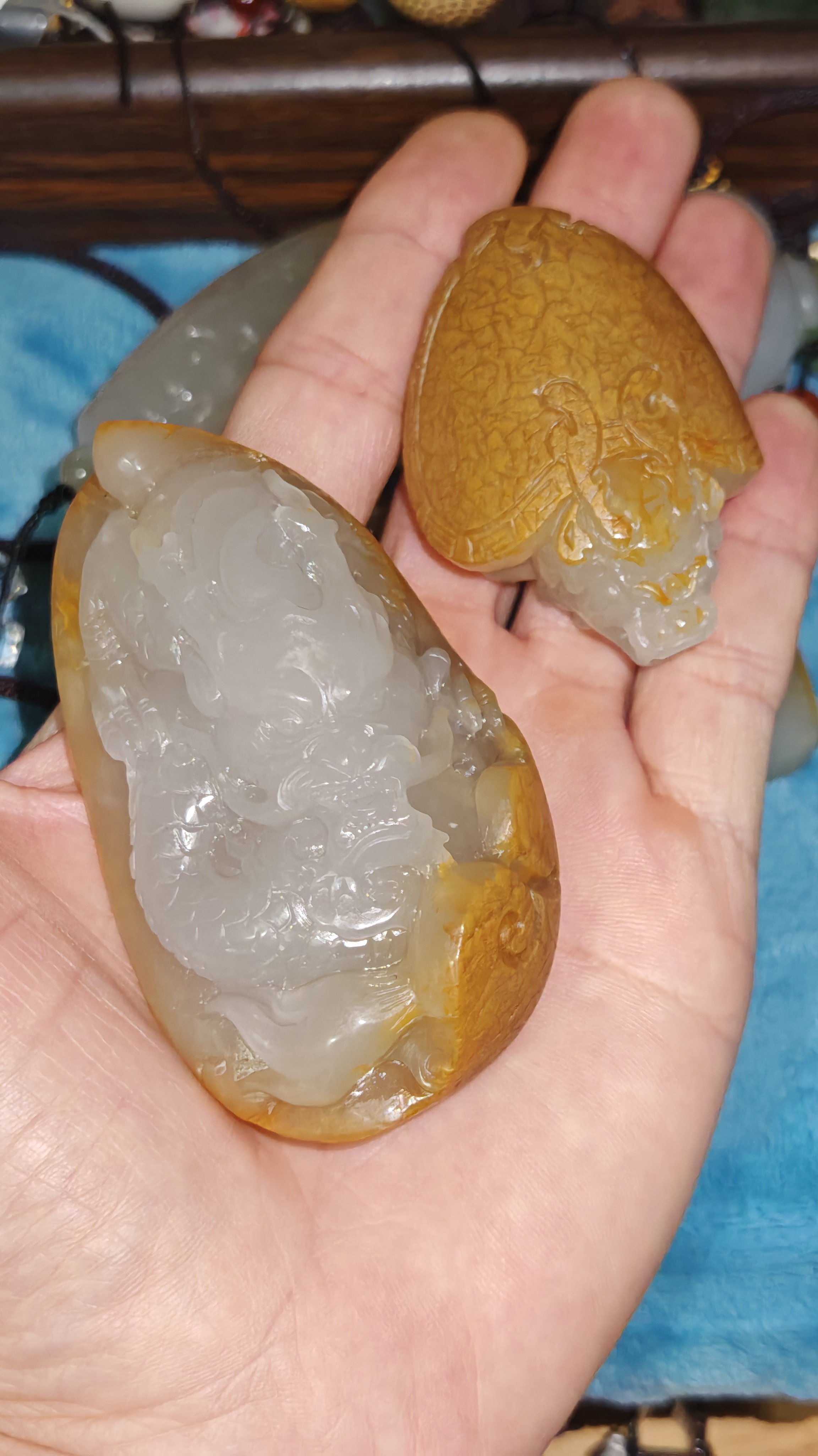 江津玉精品白冰桂花纹龙把件,龙龟组合。