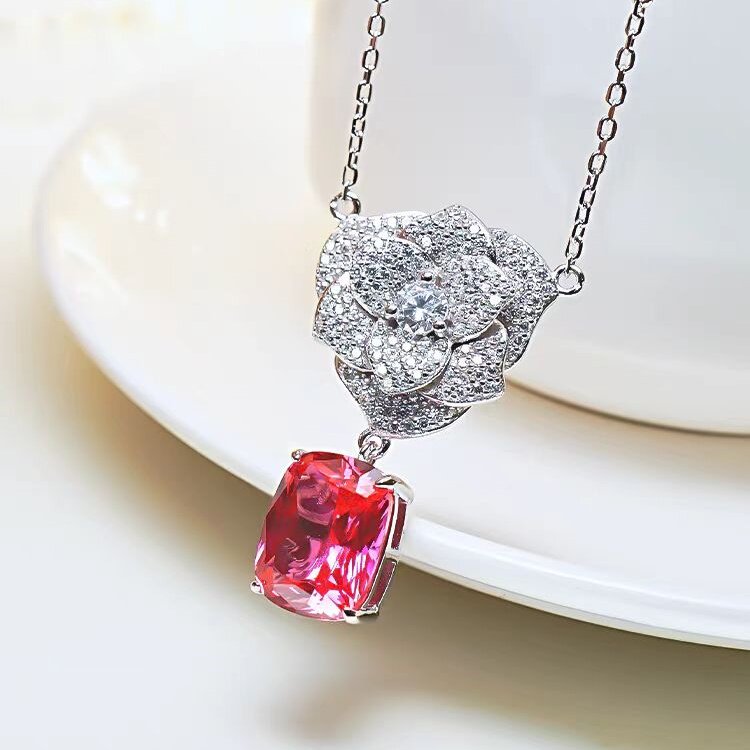 AU750纯18K白金镶嵌美国进口D色莫桑石山茶花红宝石方钻项链高级