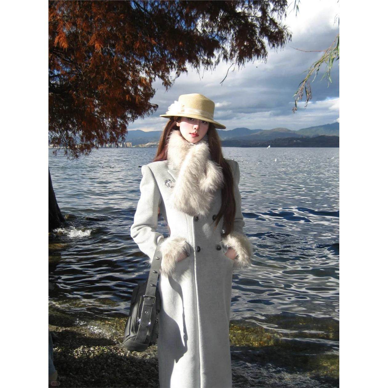 蓝色毛毛领沙漏收腰呢子大衣女冬季新款高级感双排扣长款毛呢外套