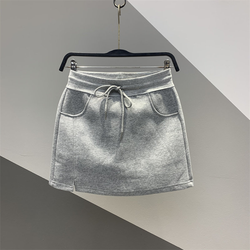 2025年夏季新款松紧腰休闲运动半身短裙女百搭显瘦防走光包臀裙潮