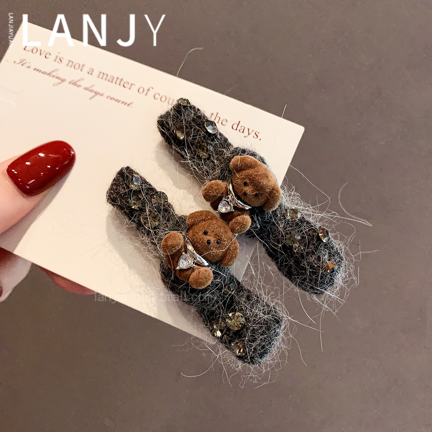 深灰色打结针织鸭嘴夹