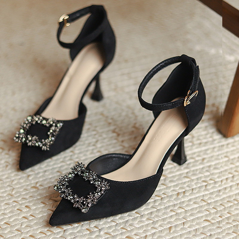 黑色尖头高跟鞋女法式水钻扣2026春夏季新款细跟配裙子气质女单鞋