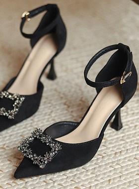 黑色尖头高跟鞋女法式水钻扣2026春夏季新款细跟配裙子气质女单鞋