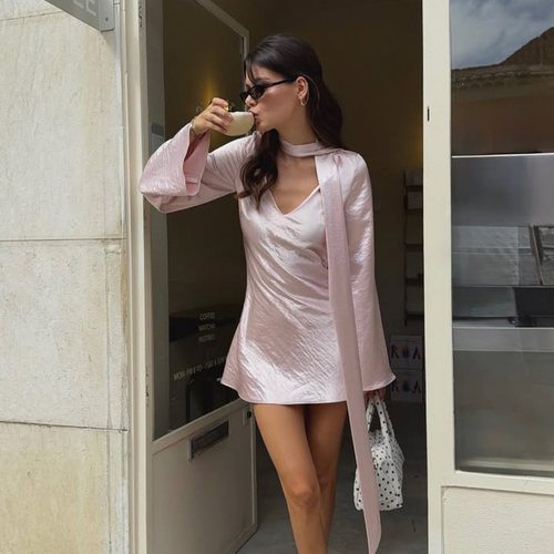 温柔风气质辣妹V领长袖连衣裙