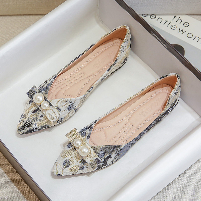 穿旗袍配的鞋春天时尚软底鞋复古尖头单鞋平底印花女鞋大码41一43