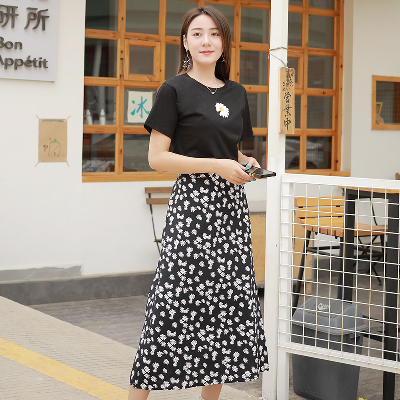 小雏菊半身裙女夏季新款黑色松紧腰碎花A字中长款长裙