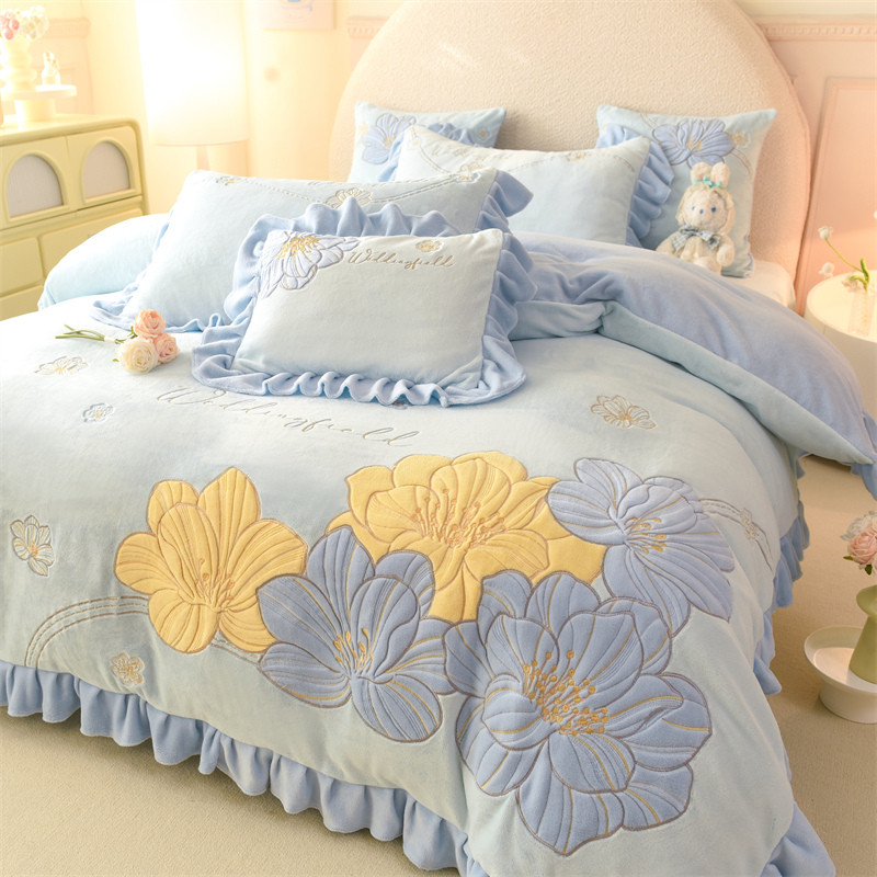 2025新款A类牛奶绒床上被套四件套刺绣珊瑚绒女孩冬季公主风卡通
