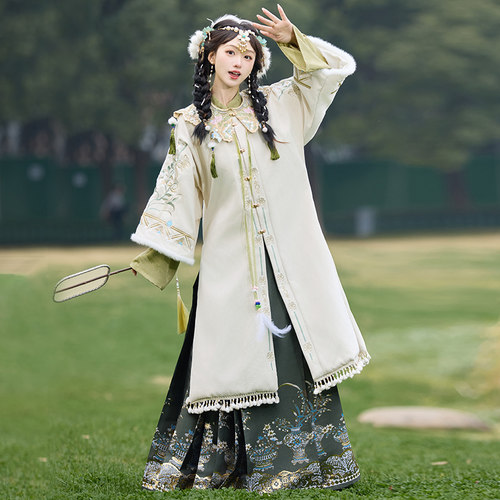 原创汉服女明制古装加厚长袄云肩国风刺绣套装织金马面裙冬季套装