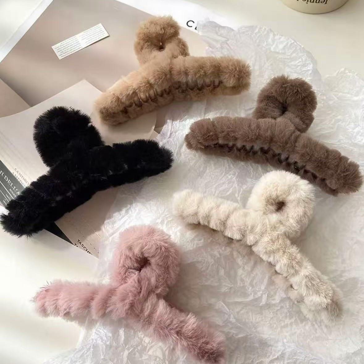 高级感秋冬毛绒抓夹大号毛毛发夹子盘发鲨鱼夹女头饰发饰轻奢