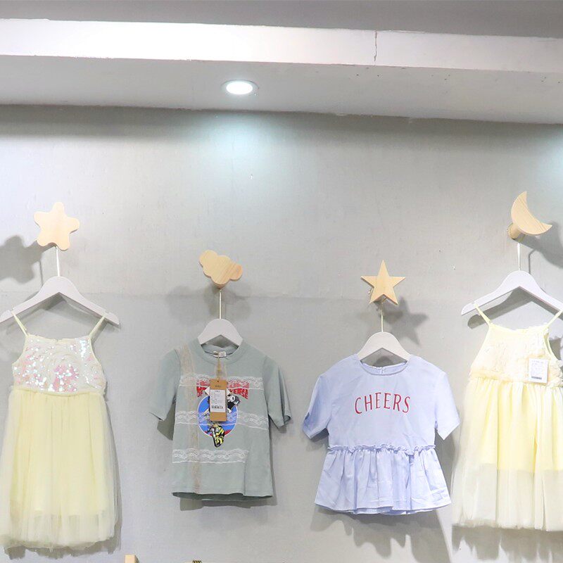 童装店挂钩实木展示架木质上墙原木色儿童衣服壁挂点挂装修挂衣架