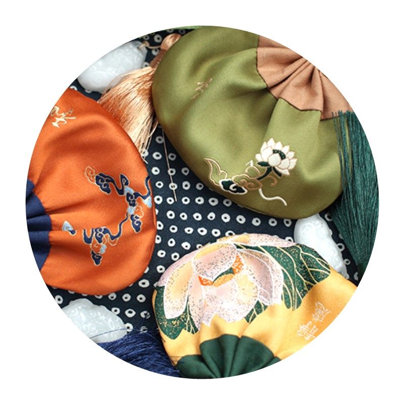 WEARING A SACHET PURSE ON THE WAIST A HANDMADE HANFU PENDANT HANGING ANCIENT STYLE EMBROIDERY TASSEL CHINESE STYLE SACHET PIXIU