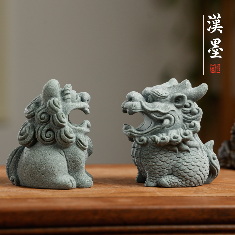 青砂造像衔笔狮麒麟文房四宝
