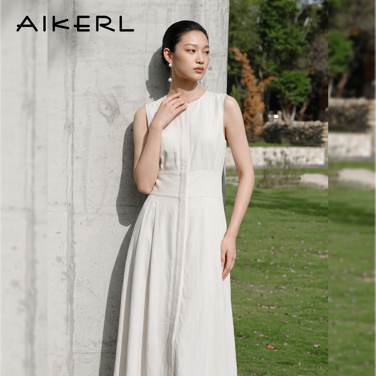 AIKERL艾可儿宽腰修身纯色时尚无袖连衣裙D252307