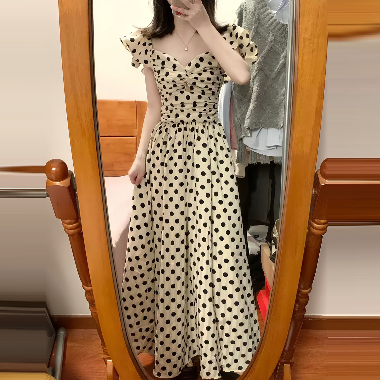 好看又高级的小飞袖波点连衣裙女夏2026年新款温柔风绝美掐腰长裙