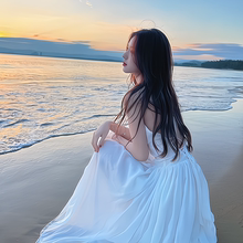 超仙气白色初恋挂脖吊带连衣裙女夏2025新款海边度假露背仙女长裙
