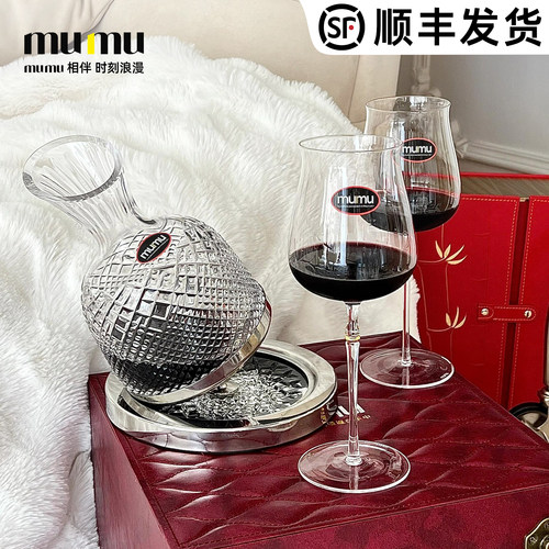 宽口水晶杯尽享浓郁美酒时光