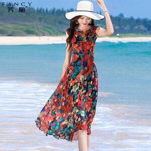 小碎花沙滩裙女2026新款夏超仙气质显瘦海边度假小个子雪纺连衣裙