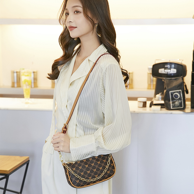 小熊依恋腋下包专柜正品