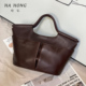 哈弘新款 头层牛皮大容量托特女包双口袋通勤手提包小众软皮复古包
