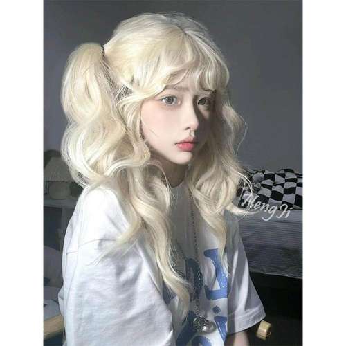 哼唧女团气质米金色长卷发