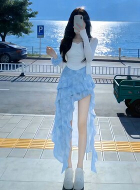 度假风穿搭套装吊带洋装子女夏2026新款绝美漂亮蓝色不对称长裙