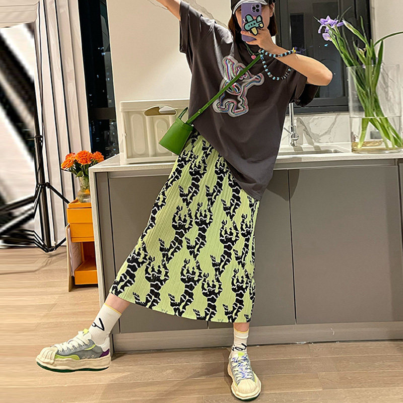 今年流行绿色褶皱半身裙梨形身材百褶裙显瘦半裙包臀一步裙