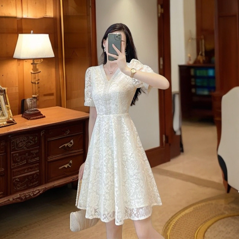 女装连衣裙蕾丝裙子女气质夏季法式收腰小个子时尚复古泡泡袖2026