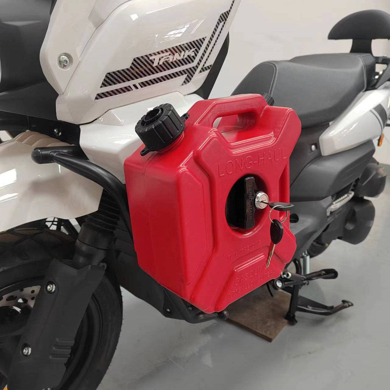 便携式备用油箱户外摩托车汽油桶塑料5L越野车拓展改装备用加厚