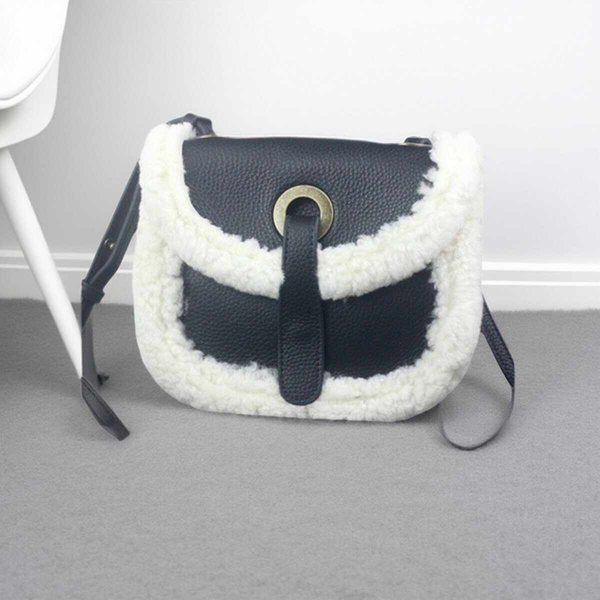 高端真皮女包手拿毛毛包包2025新款冬季羊毛包皮草包斜挎小包包