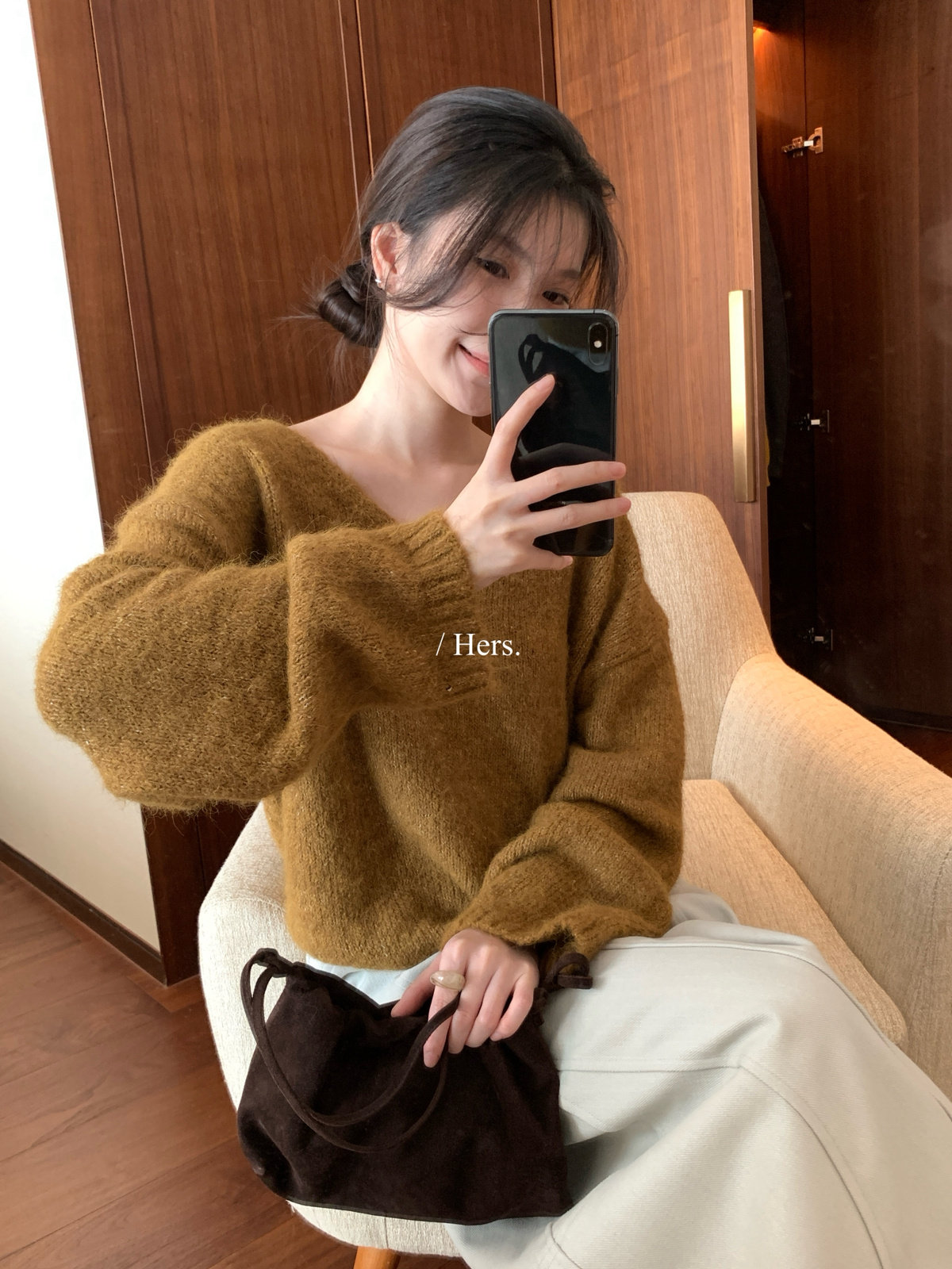 Hers毛绒针织经典V领套头毛衣