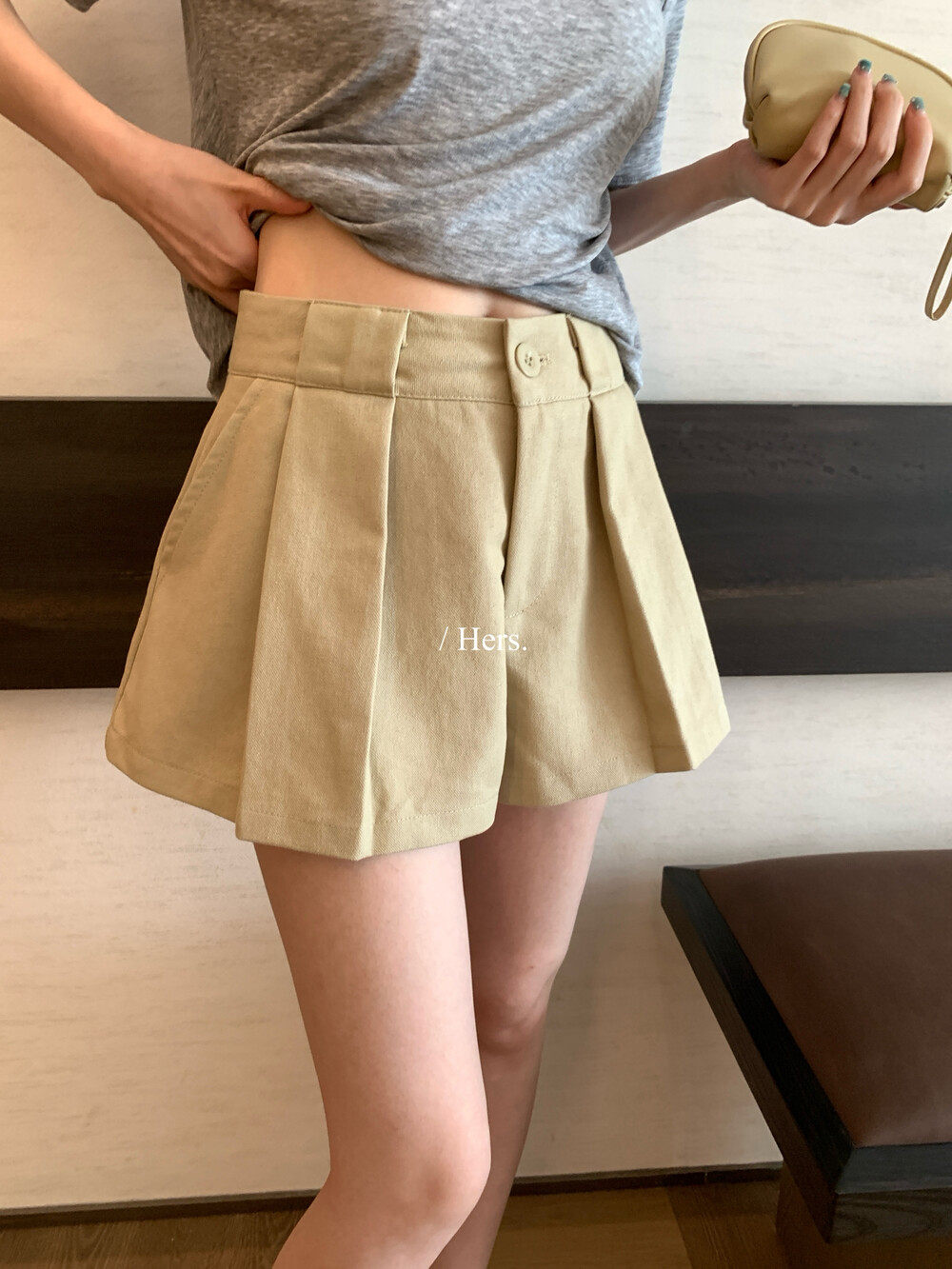 Hers百搭压褶A字显瘦休闲短裤女
