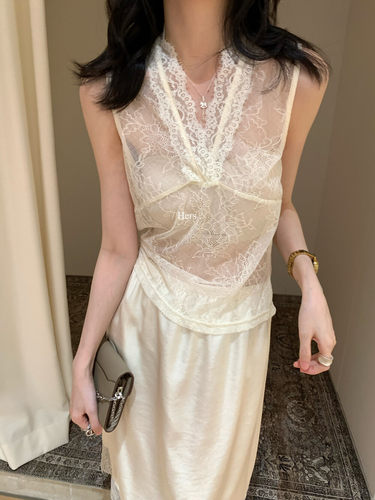 精致感叠穿好美蕾丝V领背心女