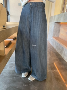 女80134 复古日常通勤百搭调性条纹牛仔阔腿裤 26年早春 Hers