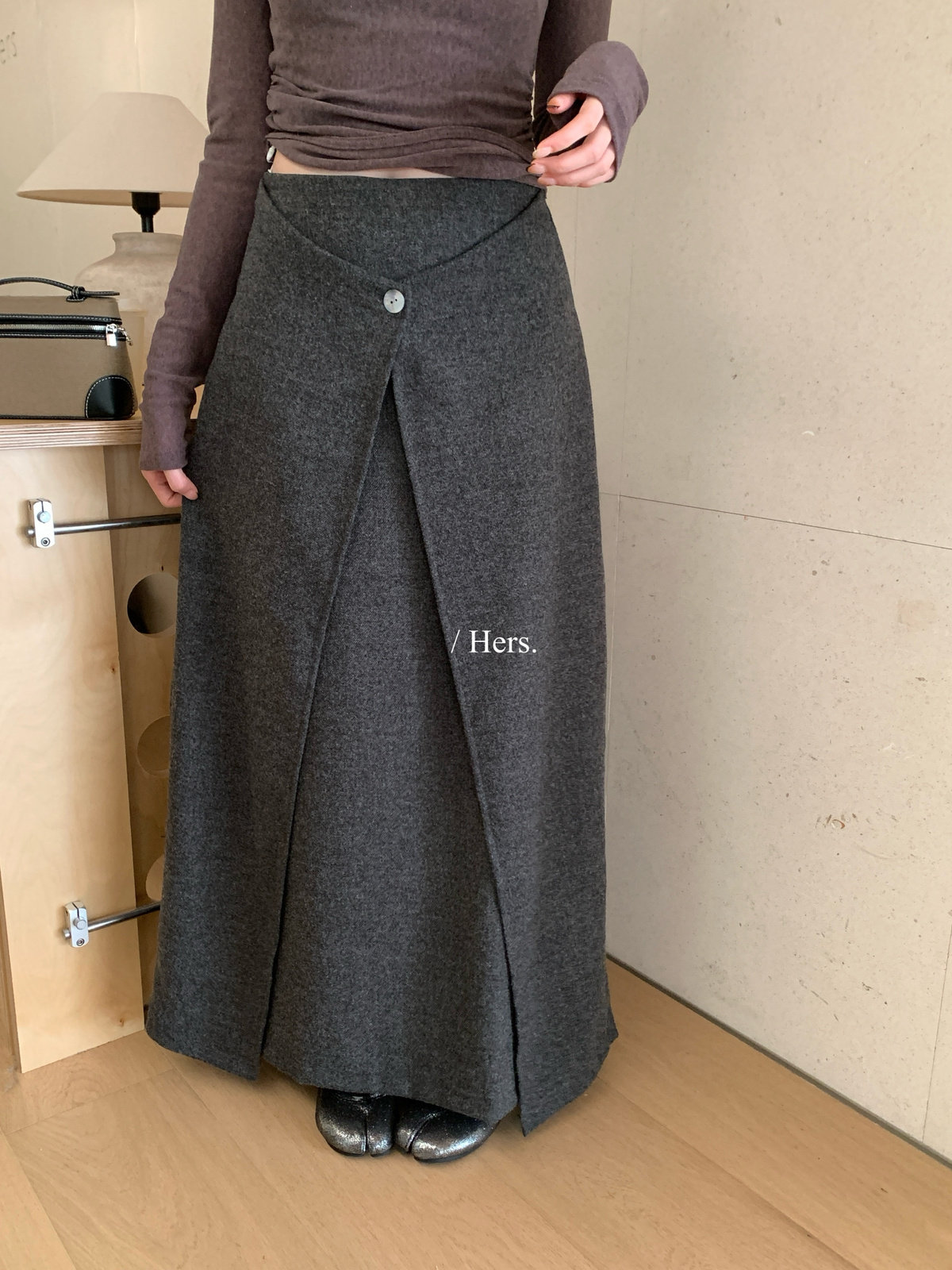 Hers围裹式门襟设计感毛呢半身裙