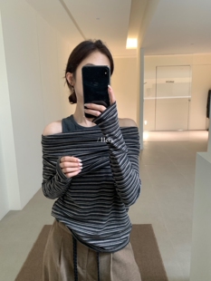 一勺甜 hers条纹一字肩两件套长袖T恤+背心套装 显瘦上衣92426